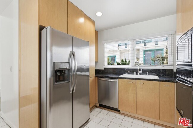 Building Photo - 811 21st St