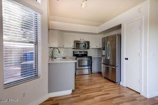 Building Photo - 2131 S Peppertree Dr
