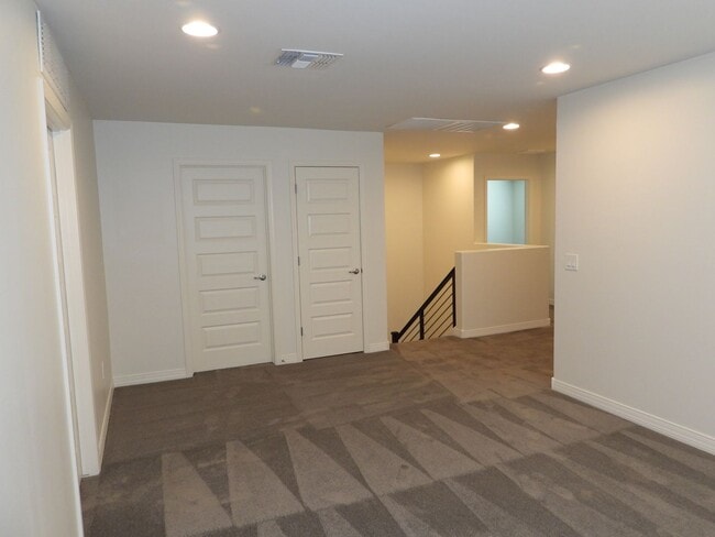 Building Photo - 4 Bedroom 2.5 Bathroom