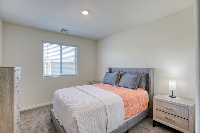 Building Photo - Furnished Henderson 3BR w/ Community Pool & fitness center