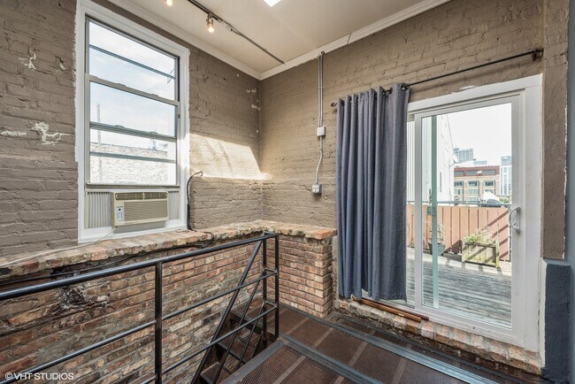Building Photo - 110 N Peoria St