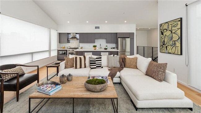 Building Photo - 1176 Nelrose Ave