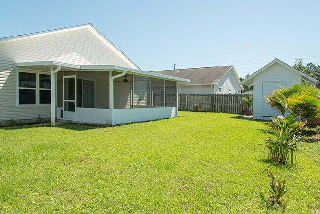 Building Photo - "Coastal Comfort Awaits: Charming 3-Bed, 2...