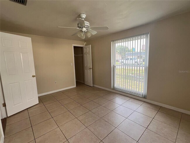 Building Photo - 4216 Hillsdale Dr