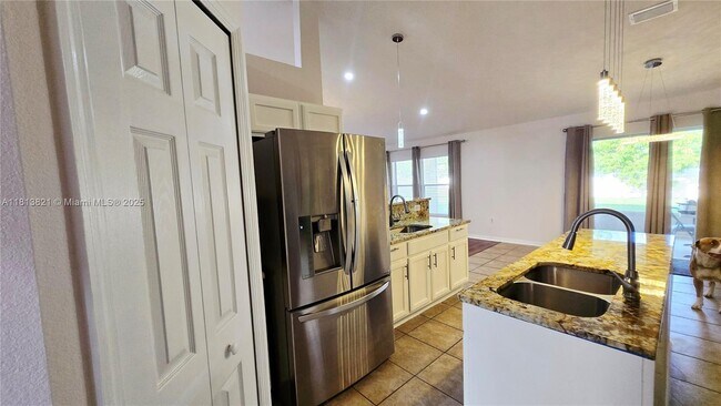 Building Photo - 3085 Mandolin Dr