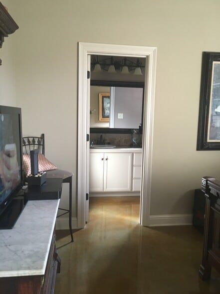 Building Photo - 141 Treasure Cv