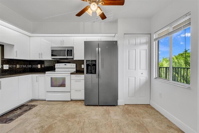 Building Photo - 12651 SW 16th Ct