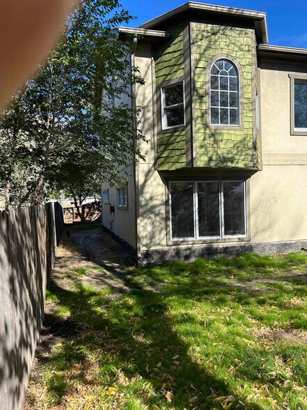Building Photo - 909 E Uintah St
