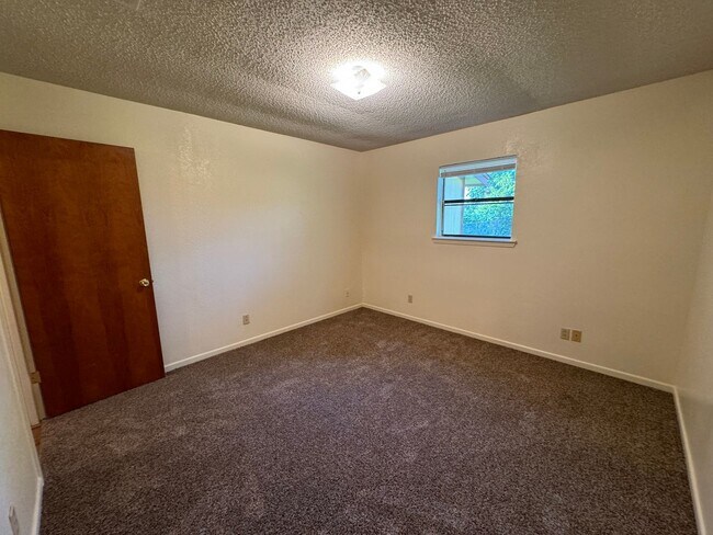 Building Photo - 1115 White Ave