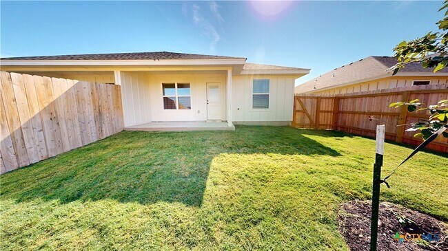 Building Photo - 905 Smoke Tree Ln