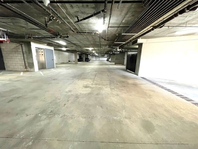 Building Photo - 536 S El Molino Ave