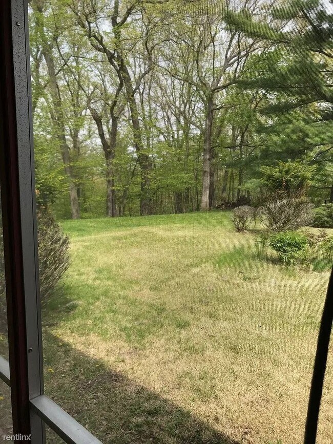 Building Photo - Inviting ranch situated in desirable North Ann Arbor