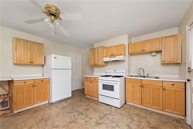 Building Photo - 318 Sprott Way