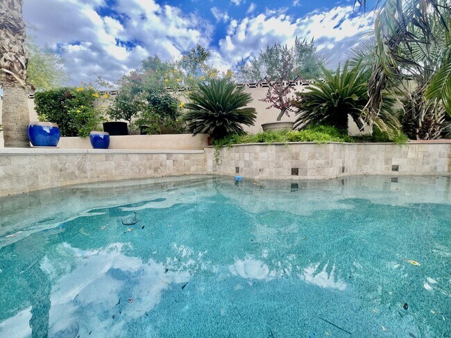 Building Photo - Luxurious 5-Bed, 4-Bath Fully Furnished Home in Henderson-