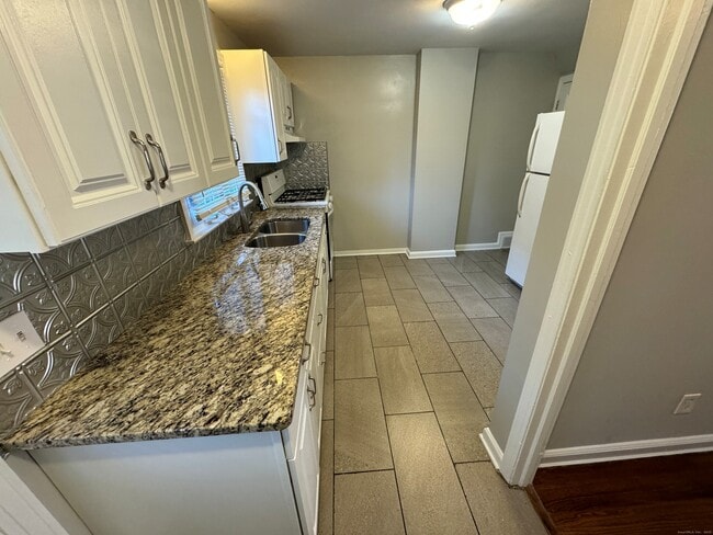 Building Photo - 1160 Whitney Ave