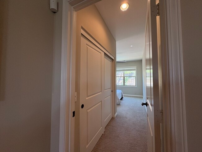 Building Photo - 3646 Buck Ridge Ave