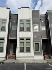 Building Photo - 14 Walnut St NE