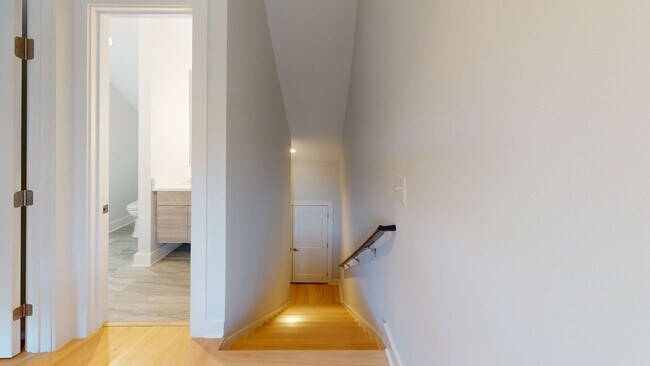 Building Photo - Modern Townhome with Roof Terrace in Dilworth Neighborhood Charlotte NC