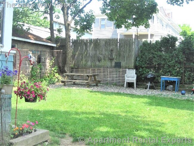 Building Photo - 95 Bartlett St