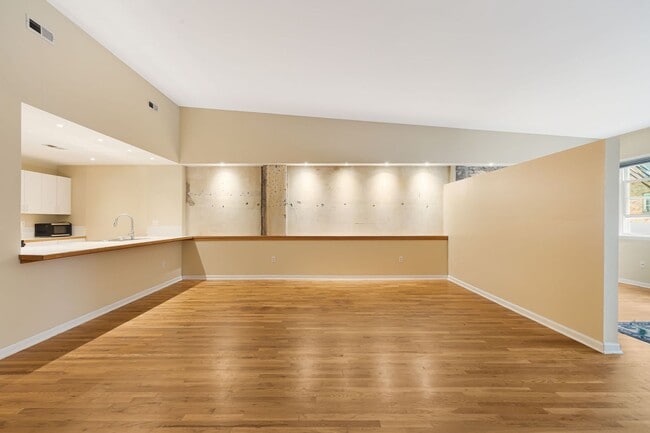 Building Photo - Stylish Studio Condo in Downtown Asheville...