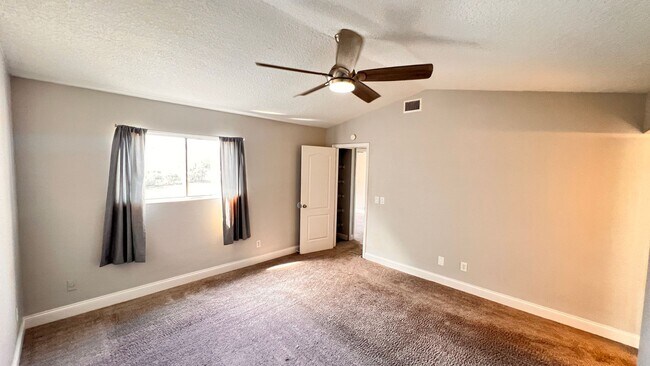 Building Photo - Charming Orlando Retreat – 3BR, 2BA Single-Family Home! WASHER & DRYER INCLUDED!