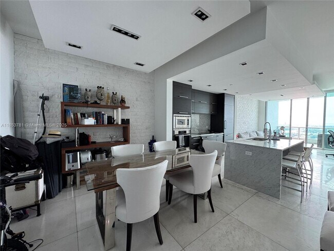 Building Photo - 900 Biscayne Blvd