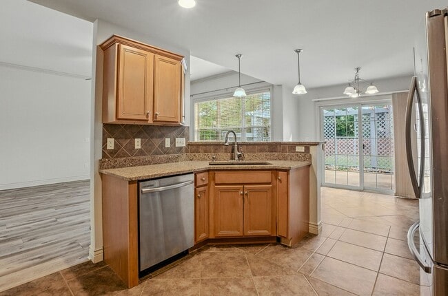 Building Photo - Marvelous 3 Bedroom House In Mill Creek Manor!