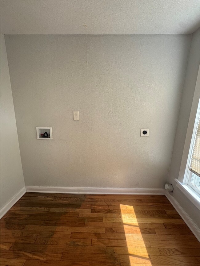 Building Photo - 512 Rice St