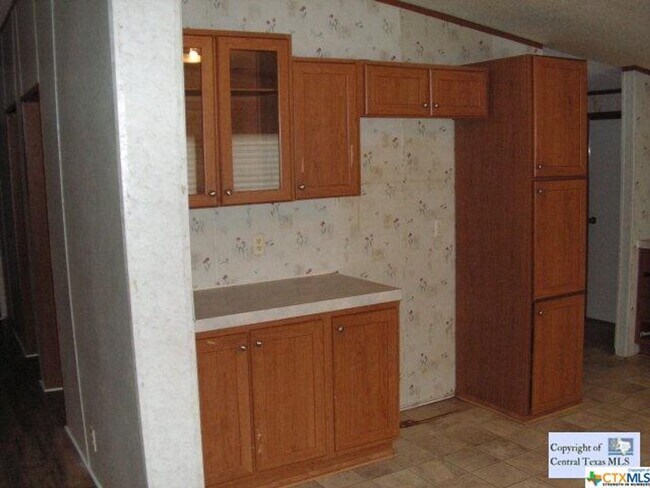 Building Photo - NEW ON MARKET