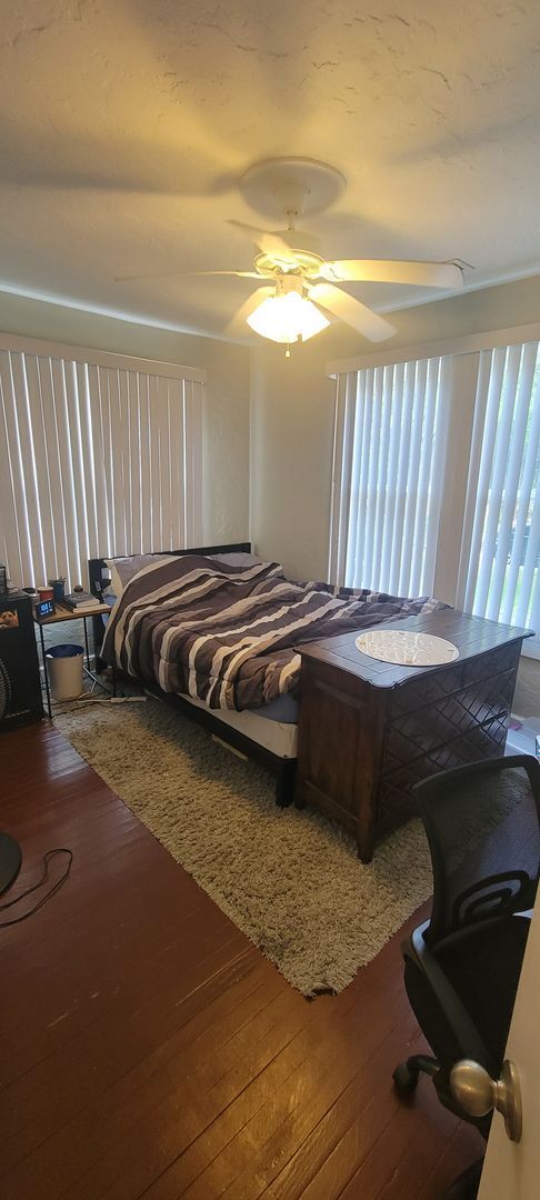 Building Photo - Charming 3 Bed / 2 Bath Home Just Minutes ...