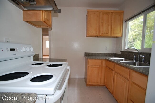 Building Photo - 2435 Hilgard Ave
