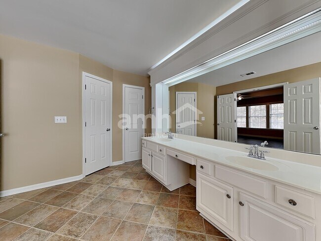 Building Photo - 5715 Oxborough Way