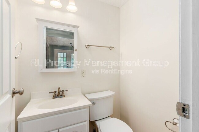Building Photo - 66 Haddam Pl E