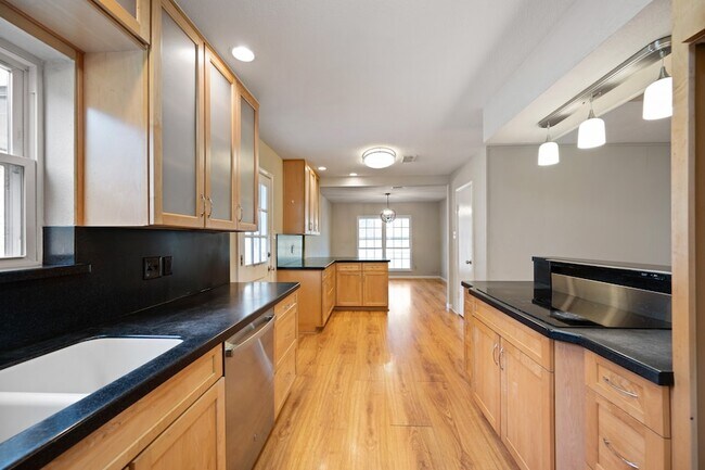 Building Photo - 23864 White Oak Ct