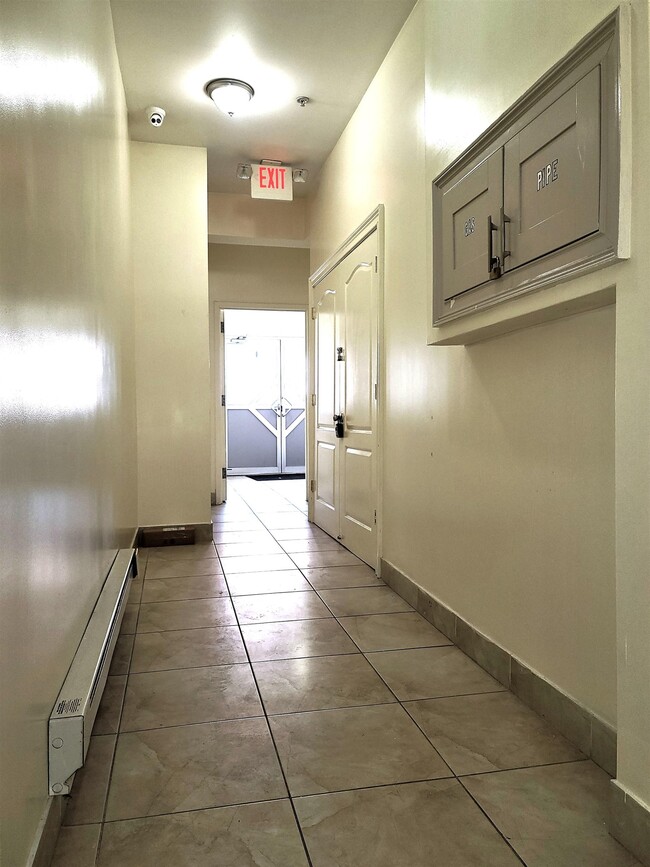 Building Photo - 1000 West St