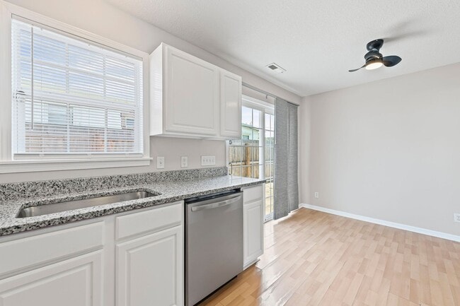 Building Photo - Cute Two Bedroom Home