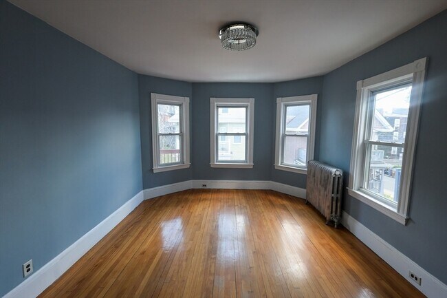 Building Photo - 7 Gayland St