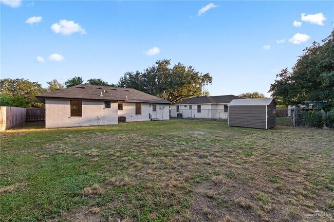 Building Photo - 104 Aldrin St