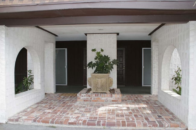 Building Photo - 200 Arbor Dr