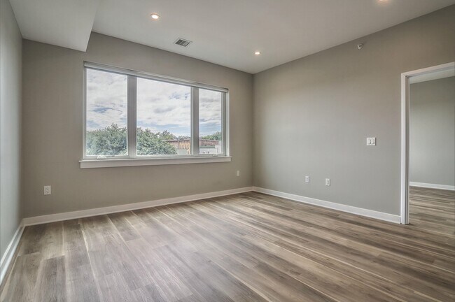 Building Photo - 475 Communipaw Ave