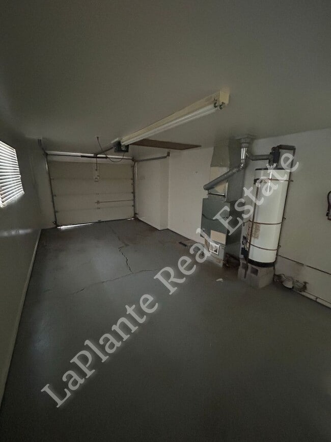 Building Photo - 1921 Northover Rd