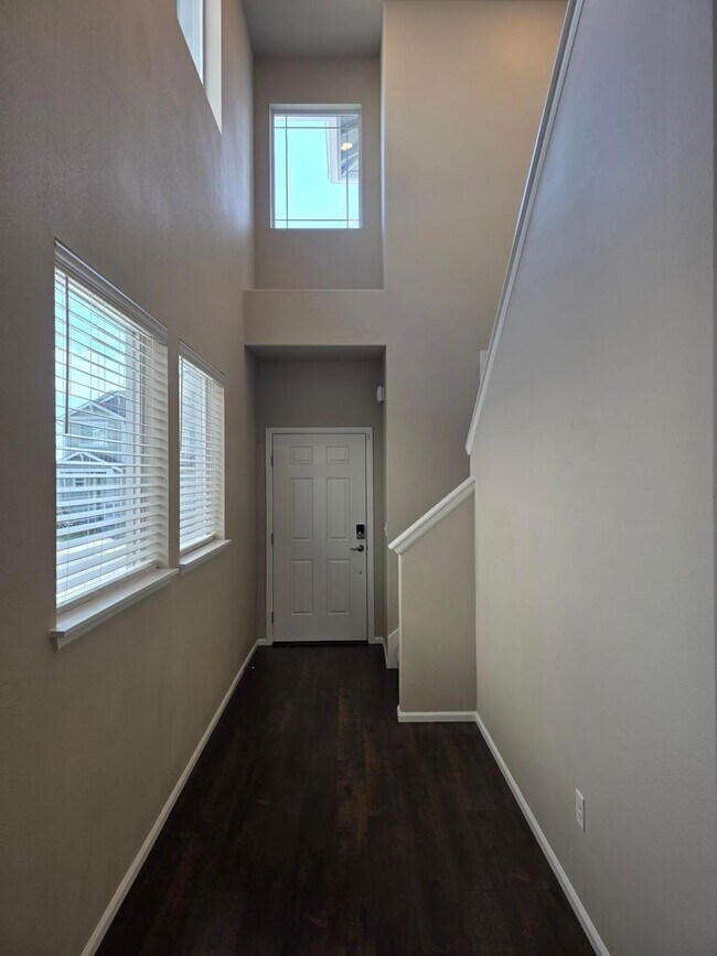 Building Photo - 4 Bedroom Home in Soundview Estates!