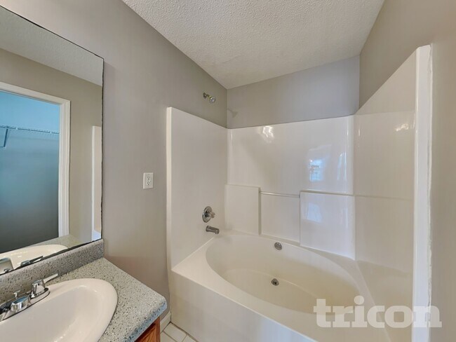 Building Photo - 104 Rampart St