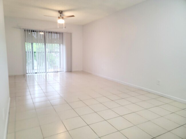 Building Photo - 15702 E Waterside Cir