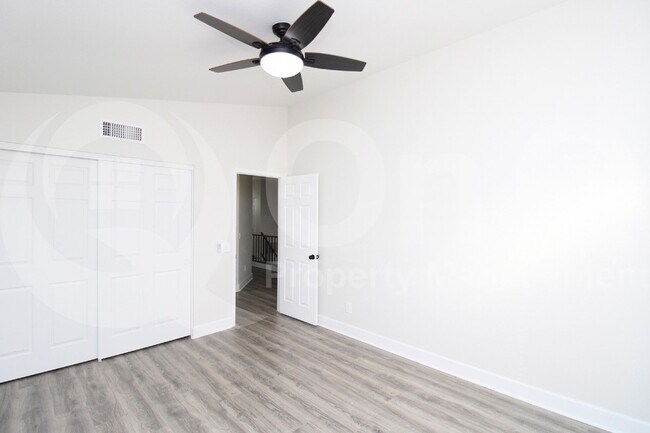 Building Photo - 1210 E Whitefish Bay Ct