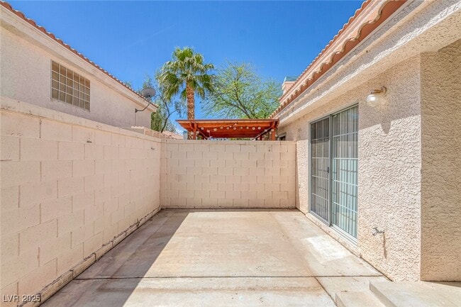 Building Photo - 8027 Teresita Ave