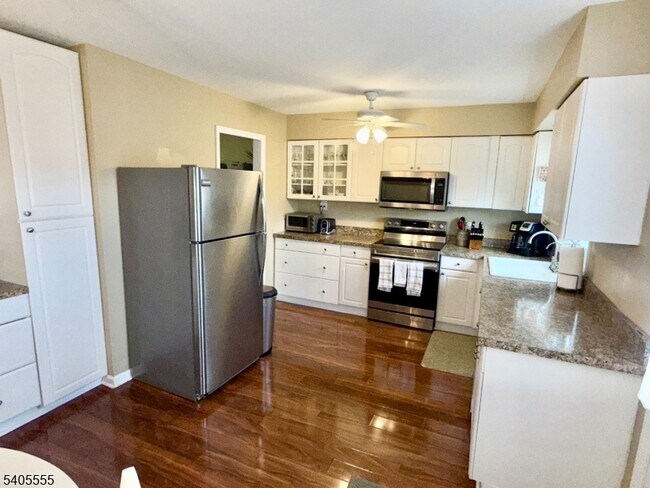 Building Photo - 203 Columbia Common