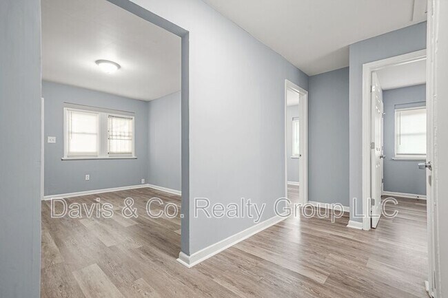 Building Photo - 1156 Hubbard St SW
