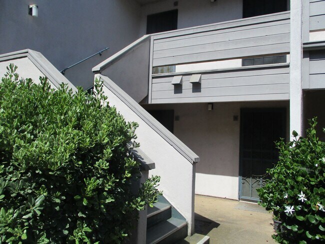 Building Photo - Linda Vista 2nd floor Studio w/Balcony