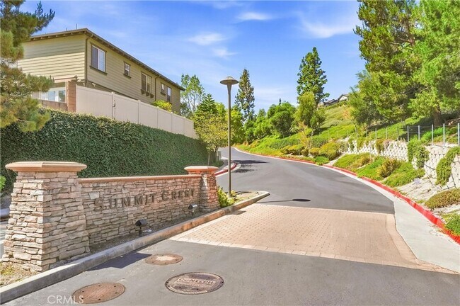 Building Photo - 212 Summit Vista
